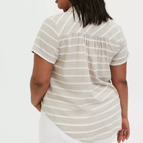 Torrid Textured Woven Button-Front Pocket Camp Shirt, Tan Stripe, Size 1/1X - Picture 2 of 14